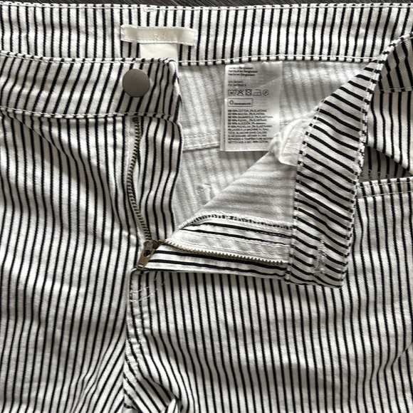 Sz10 H&M Striped Black and White Women's Shorts VGUC - Picture 3 of 6
